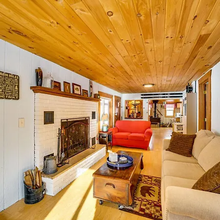 Pet-Friendly Irons Cottage About 4 Mi To Sand Lake! Exterior photo