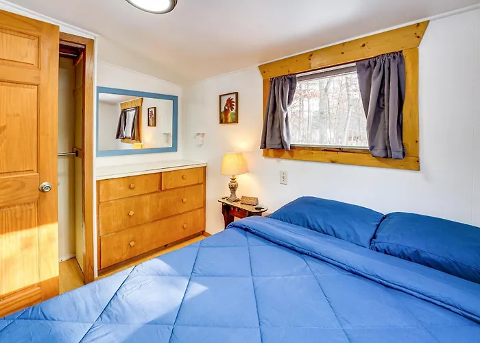 Pet-Friendly Irons Cottage About 4 Mi To Sand Lake!