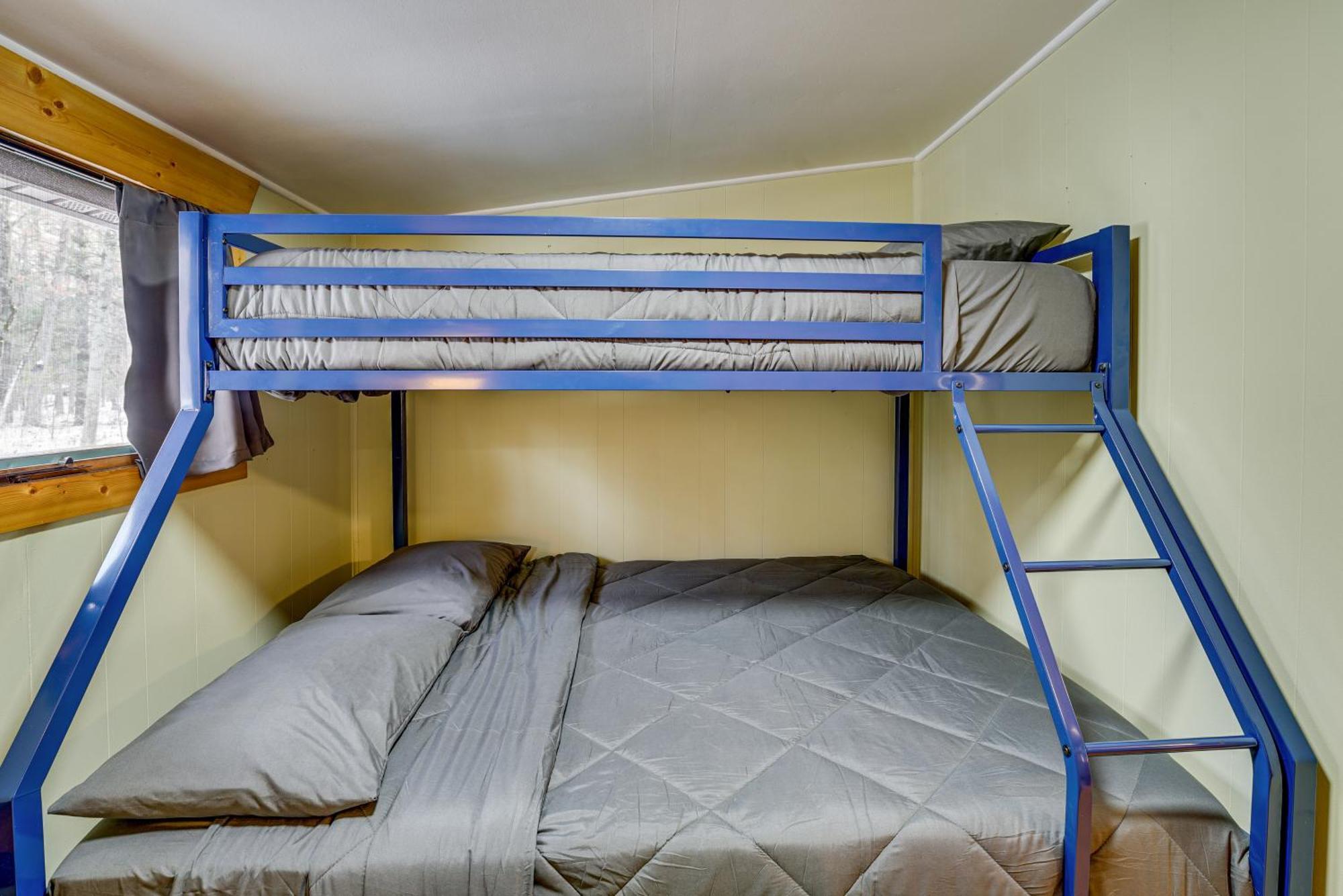 Holiday home Pet-friendly About 4 Mi To Lake!