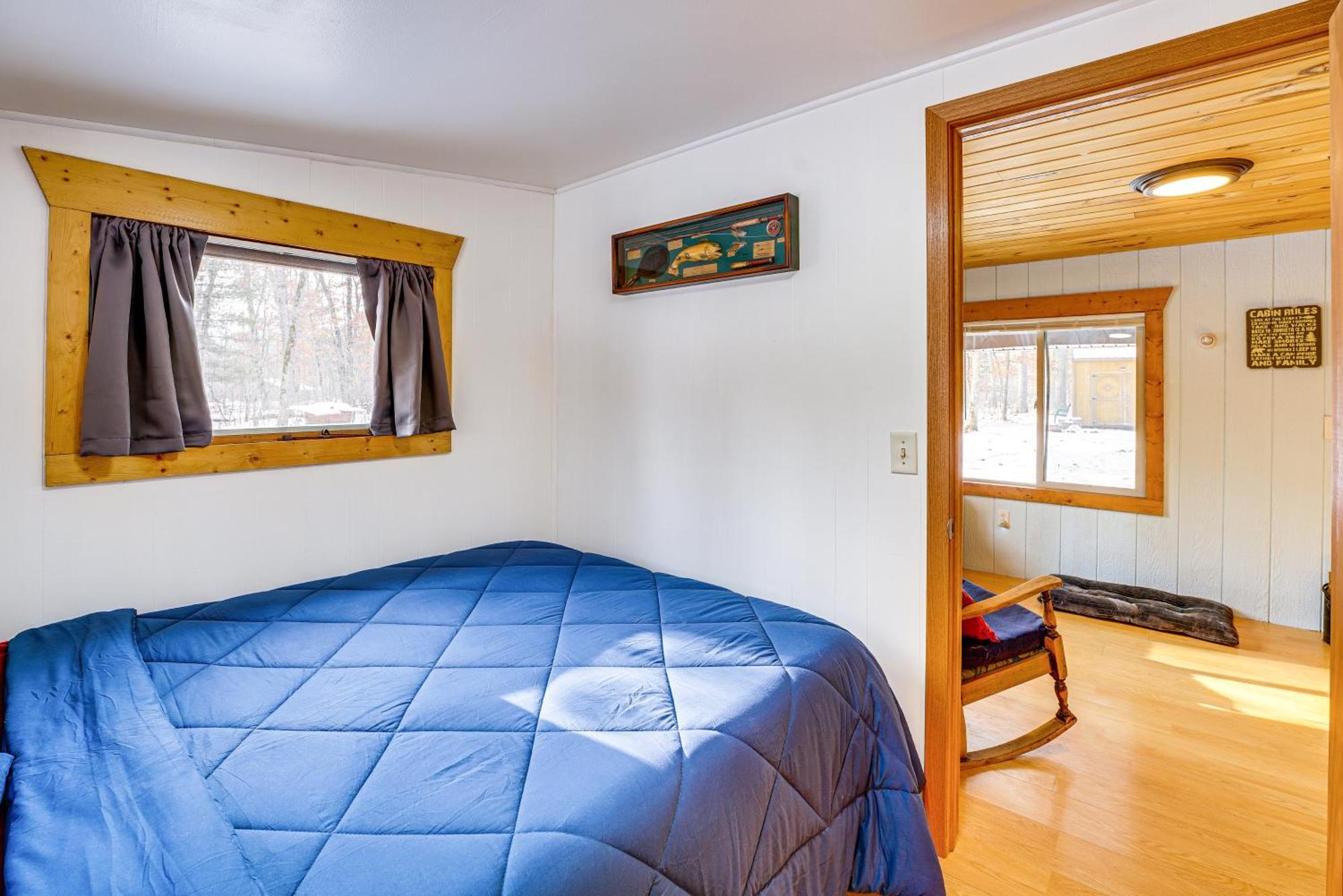 Pet-friendly About 4 Mi To Lake! Irons