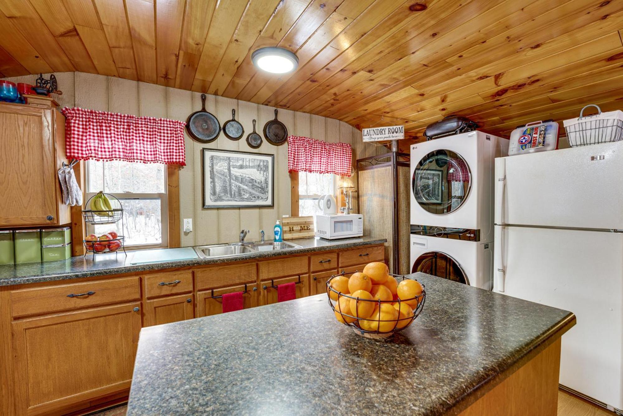 Pet-friendly About 4 Mi To Lake! Holiday home