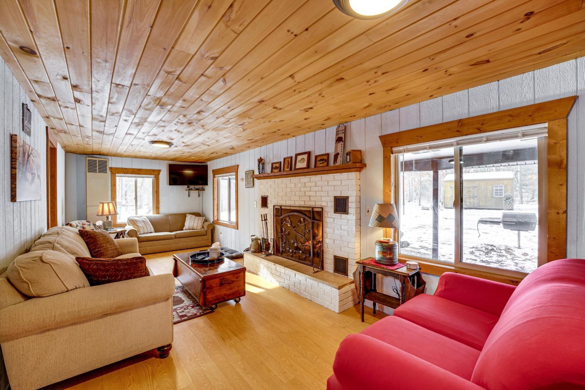Holiday home Pet-friendly About 4 Mi To Lake! Irons