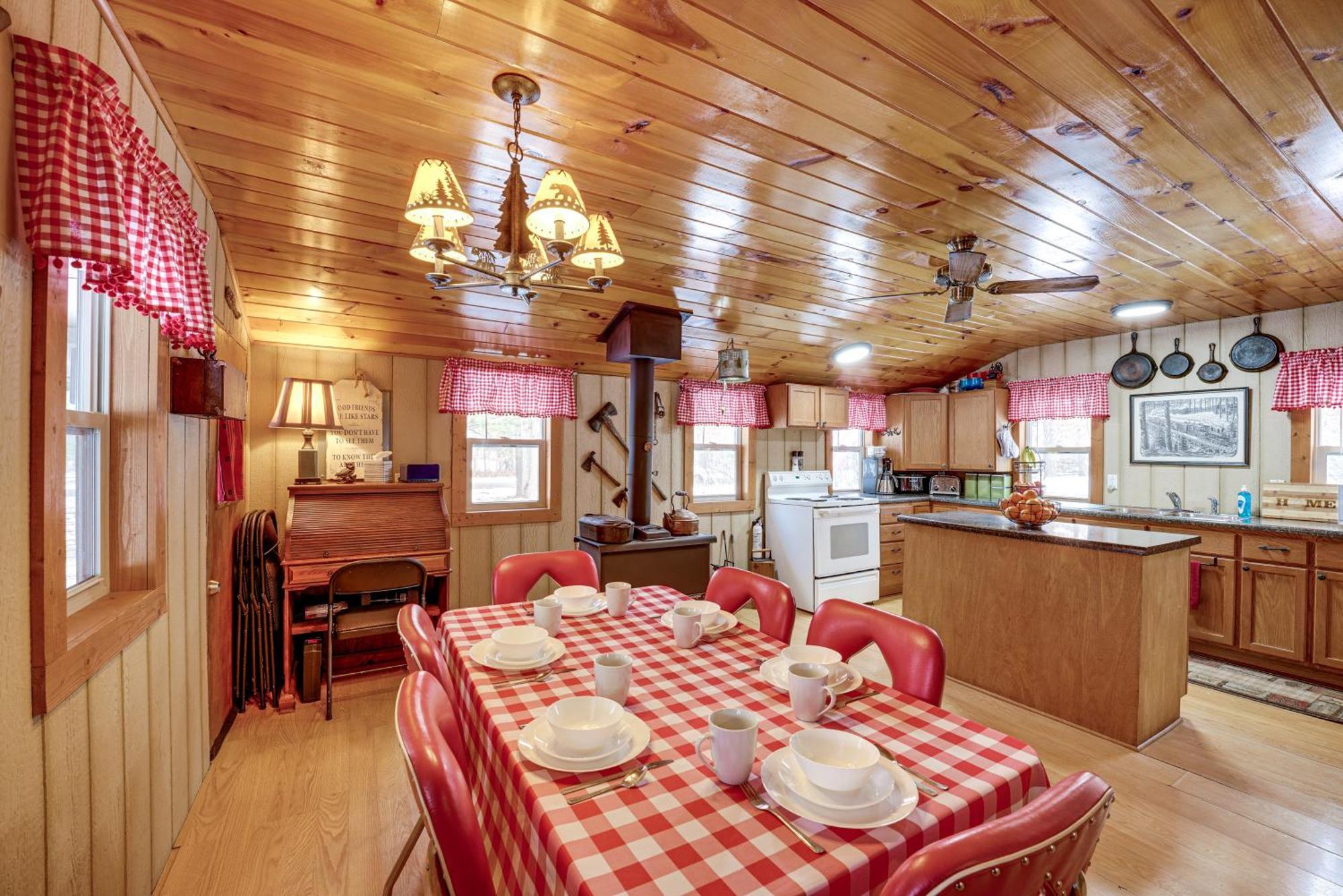 Pet-friendly About 4 Mi To Lake!